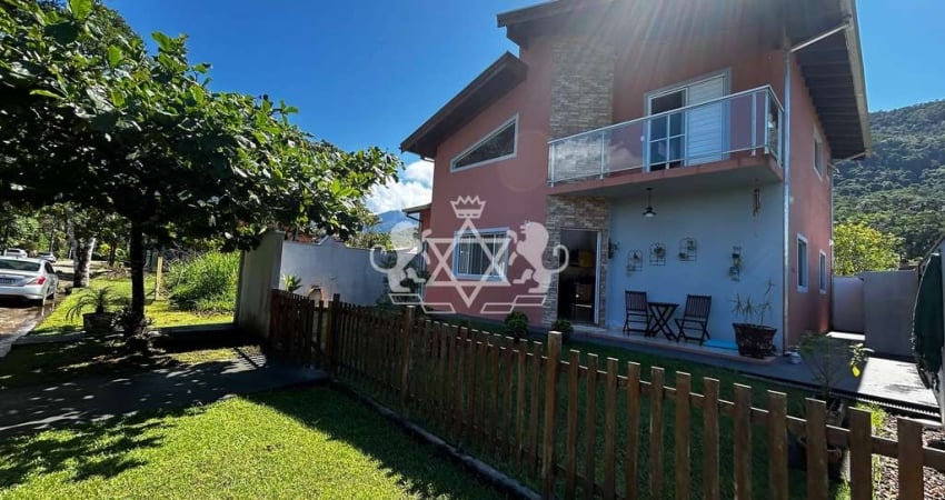 Sobrado à venda, 384m² AT e 124m²AU com 4 Dormitórios, 2 banheiros no Residencial Mar Verde II, Car