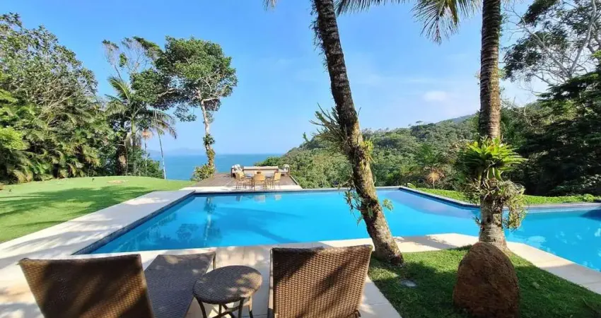 Casa a venda, com vista exuberante para o mar, piscina, em condominio, na prainha brava da dura, em ubatuba-sp.