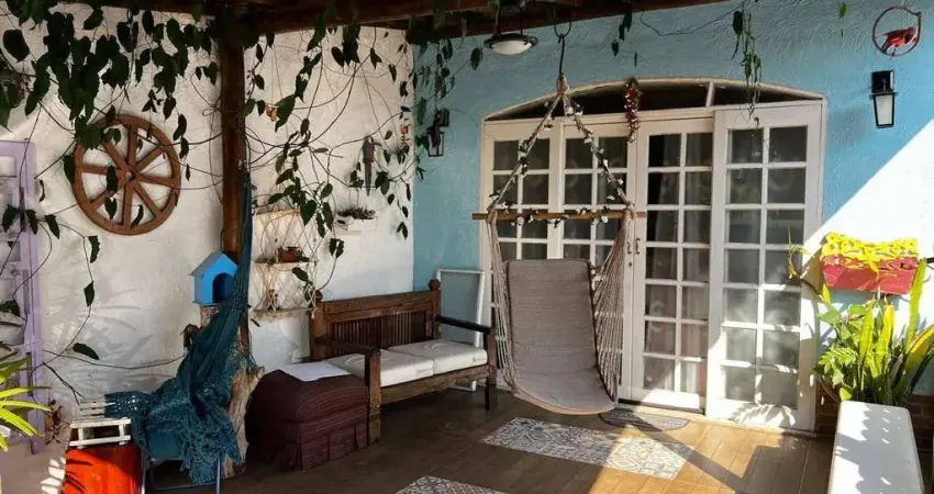 Sobrado com 2 kitnets no fundo a venda, balneario dos golfinhos, caraguatatuba, sp