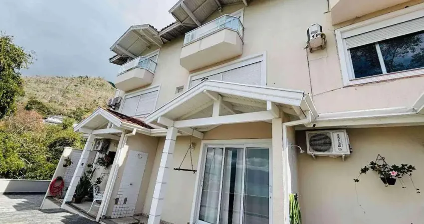 Casa em condomínio fechado com 2 quartos à venda no Cigarras, São Sebastião