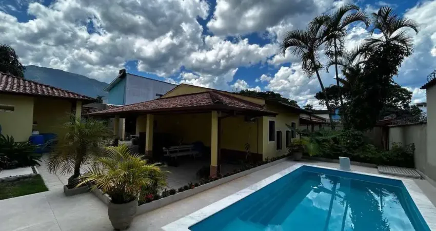 Oportunidade unica - casa a venda com 2 ediculas, 100 metros da praia com 700 m2 /at, ampla area de lazer com piscina massaguacu, caraguatatuba, sp.