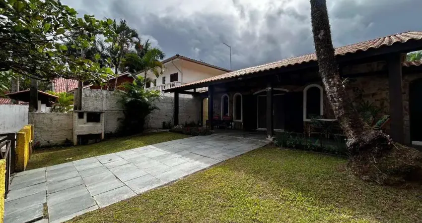 Casa a venda, 3 dormitorios sendo 1 suite com 157m2 / at, no cond verde mar, caraguatatuba, sp.