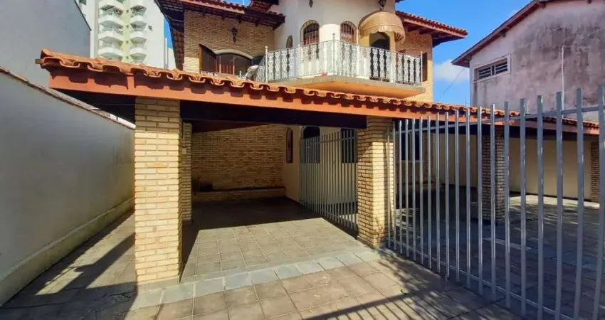 Casa a venda, no bairro indaia, localizada a 20 m da praia do indaia, na cidade de caraguatatuba, litoral norte do estado de sao paulo