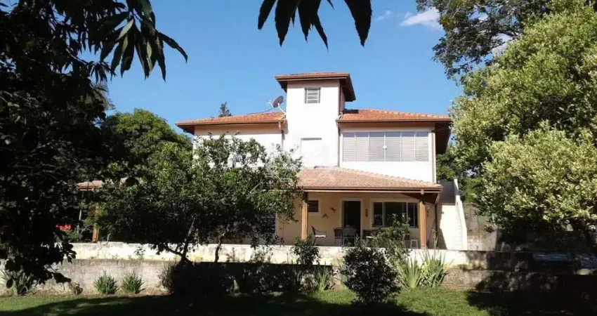 Chacara a venda com 5 amplos dormitorios, e 4 banheiros, bairro da grama, paraibuna, sp