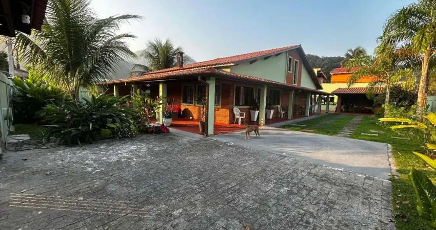 Casa a venda com 620m2/ area do terreno / e 314.03m2 de area util, 3 dormitorios sendo uma suite no massaguacu, caraguatatuba, sp