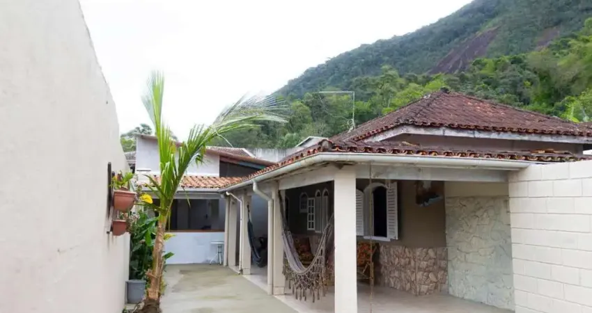 Casa com 4 quartos à venda no Sumaré, Caraguatatuba