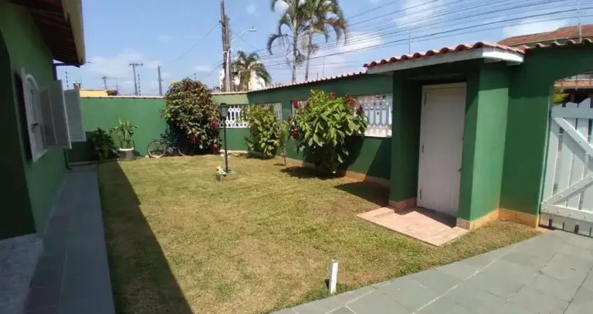 Casa a venda, com 04 dormitorios, com piscina, jardim, 04 vagas cobertas no jardim aruan em caraguatatuba, sp no litoral norte de sao paulo.