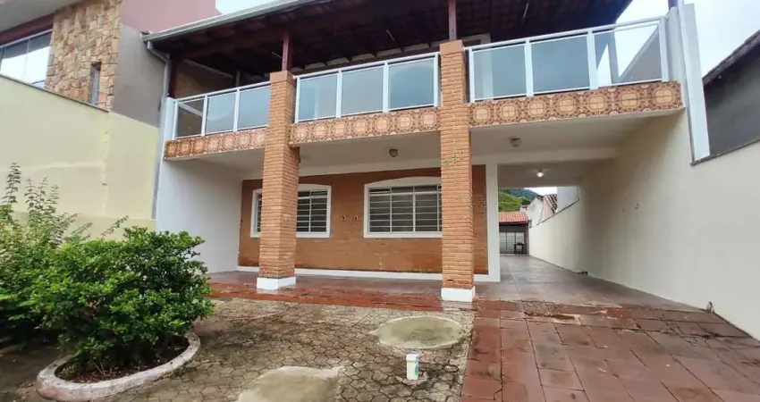 Excelente sobrado a venda, 05 dormitorios, sendo 01 suite + quarto e banheiro externo, 390 m2 de area total, centro, caraguatatuba, litoral norte de sao paulo