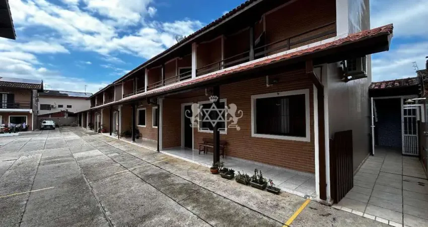 Sobrado "Mobiliado" a venda, 300m da praia, 2 dormitórios sendo 1 suíte, 137m² AT e 74m² AC, Massaguaçu, Caraguatatuba, SP