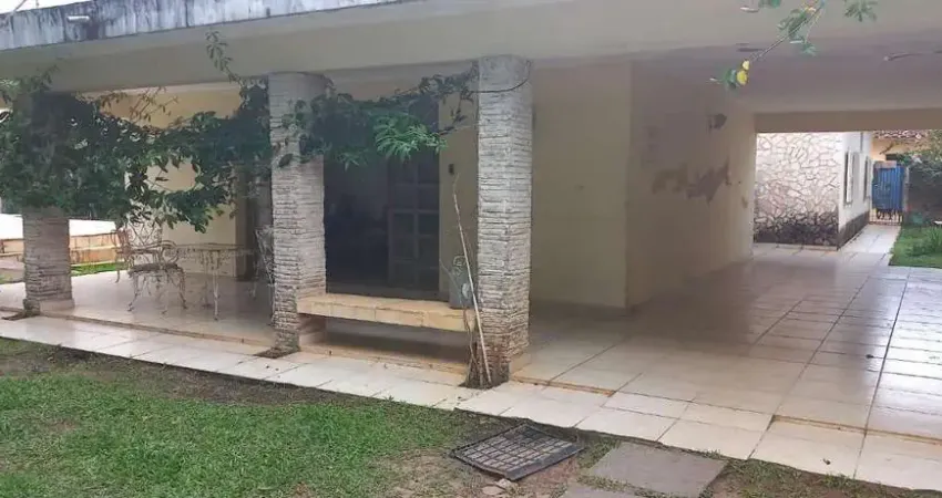 Belissima casa com 3 dormitorios, amplo quintal gramado, piscina e salao de festas, a venda no sumare, caraguatatuba, sp