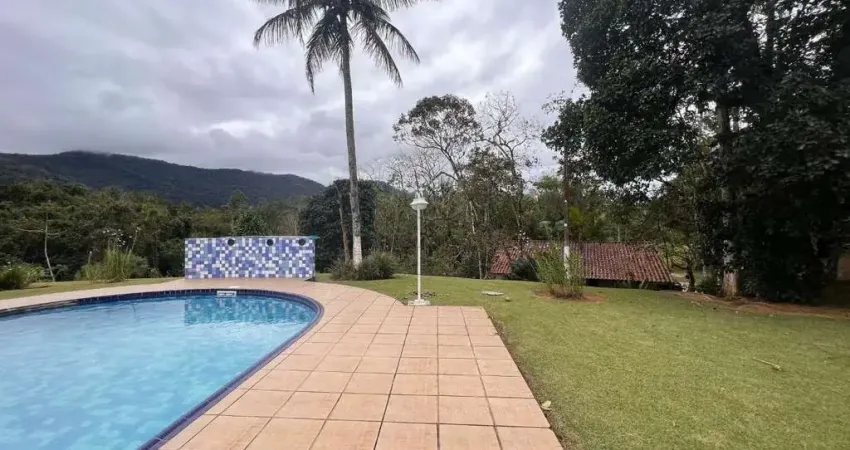 Otima kitnet mobiliada , com 65 m2 a poucos minutos da praia, a venda no tabatinga em caraguatatuba, sao paulo.
