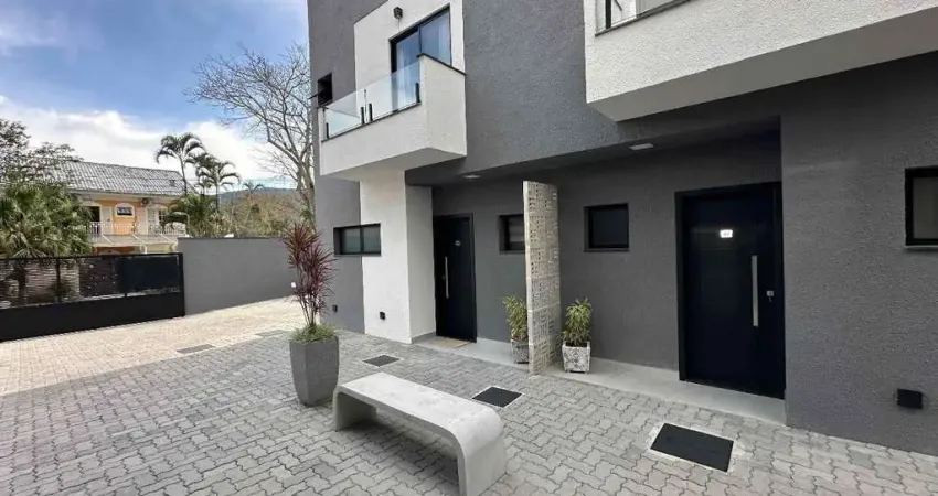 Sobrado tipo triplex capricornio i distante300 mts da praia!