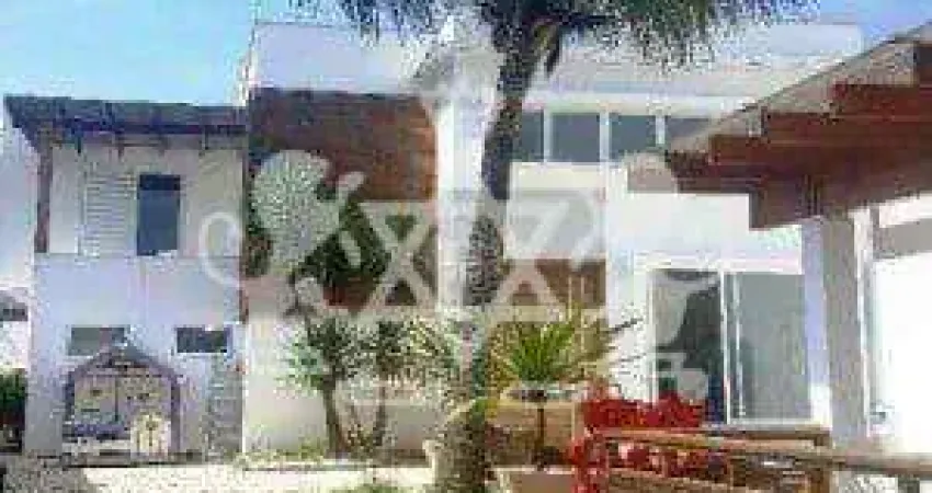 Espetacular sobrado à venda com 04 suítes, espaço gourmet com churrasqueira, piscina , vagas para 05 automóveis, Bairro Sumaré - Caraguatatuba - SP