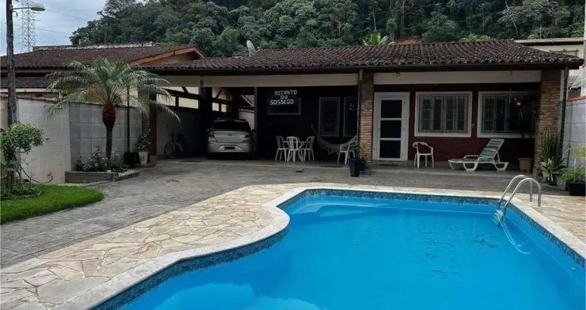 Seu paraiso particular em ubatuba casa com 3 dorms e piscina na lagoinha