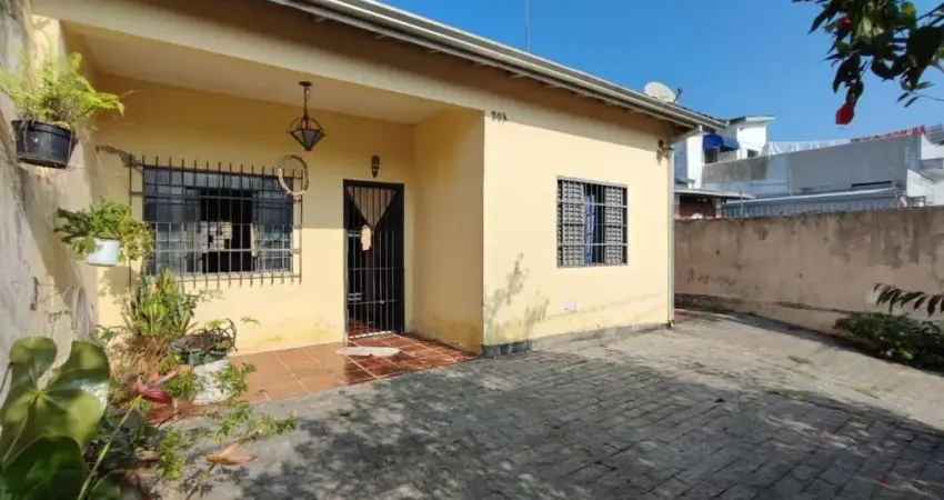 Casa para venda, com 2 dormitorios e mais uma edicula, no bairro sumare, ao lado do centro na cidade de caraguatatuba, sp