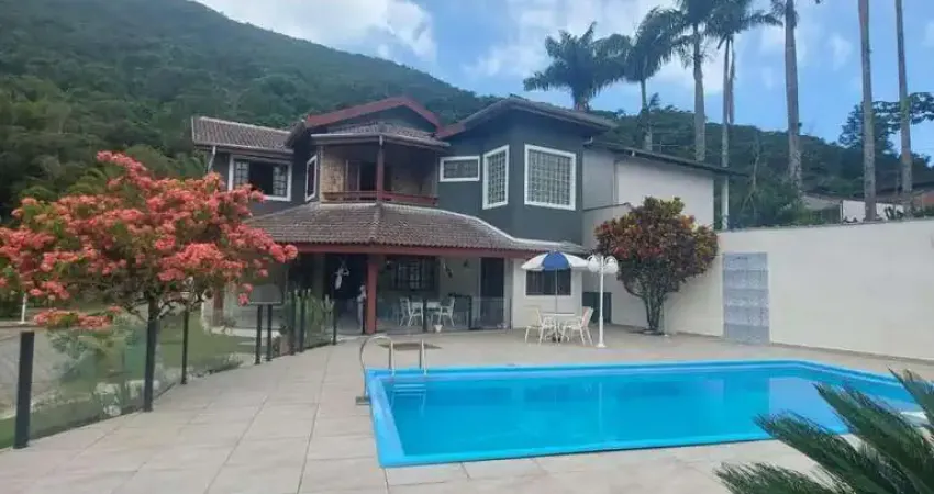 Chacara a venda com 04 casas, sendo uma casa sede, piscinas , quiosque, area gourmet, localizada na praia da tabatinga, ubatuba, litoral norte - sp