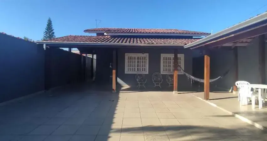 Casa a venda com 03 dormitorios, a 500m da praia ( aceita financiamento bancario ) em martin de sa, caraguatatuba, litoral norte de sao paulo - sp