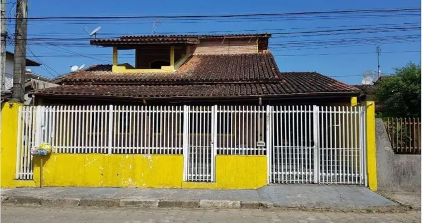 Oportunidade de sobrado a venda, 03 dormitorios, sendo 01 suite master, com piscina e sauna, regiao central, estrela d alva, caraguatatuba, sp