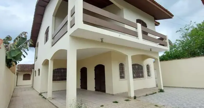 Belissimo sobrado com 03 dormitorios com 01 suite, churrasqueira com fogao a lenha, garagem para 05 automoveis, pontal de santa marina , caraguatatuba - sp.