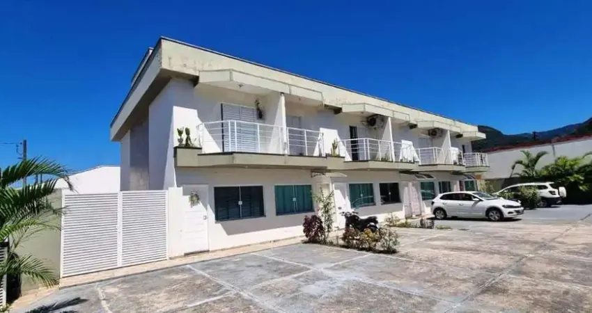 Sobrado a venda em condominio no bairro cidade jardim, sao 110m2 at, com 2 suites e 2 vagas de garagem agente agora sua visita - caraguatuba/sp.