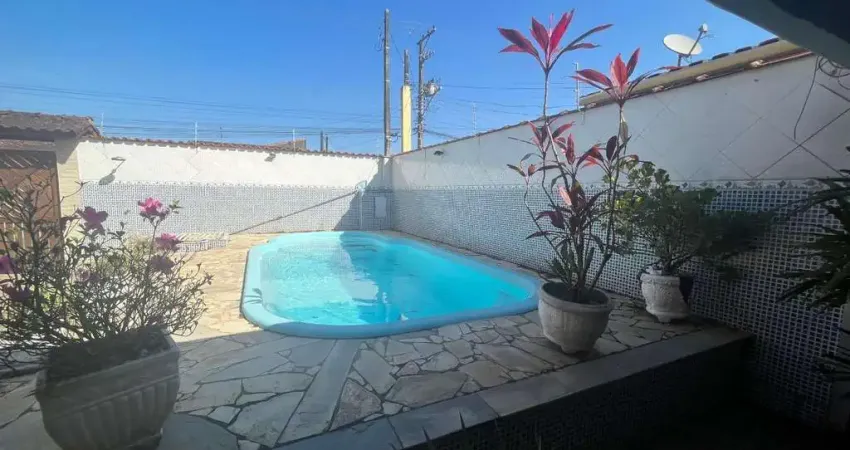 Casa a venda com dois dormitorios, piscina e churrasqueira na praia das palmeiras, em caraguatatuba, litoral norte de sao paulo