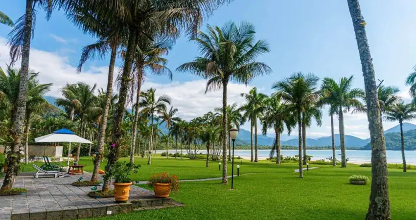 Casa a venda, pe na area, lote amplo em ubatuba. localizacao privilegiada
