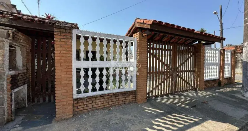 Casa a venda, 02 dormitorios, com piscina, a 400 metros da praia, jardim porto novo, caraguatatuba, litoral norte de sao paulo