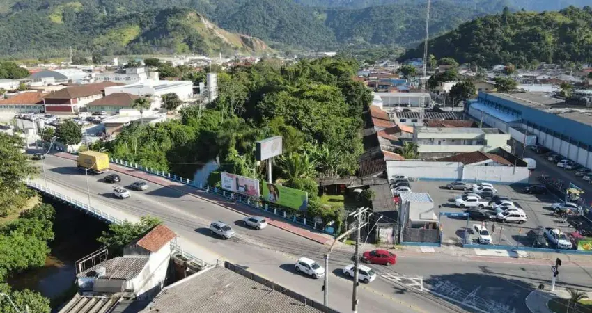 Area aproximada 12.000m2, pronta para construir, a venda na regiao central de caraguatatuba-sp. excelente localizacao, na entrada da cidade