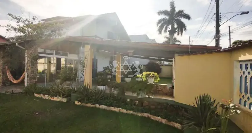 Casa a venda, no jardim britania, localizada a poucos metros da praia, na cidade de caraguatatuba, litoral norte do estado de sao paulo