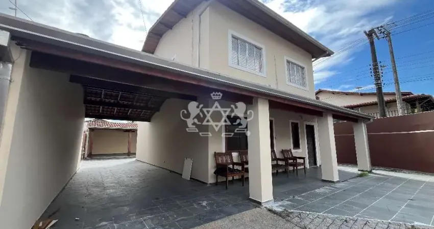 Casa Sobrado com 3 Dormitórios, Suíte, Piscina, e Espaço Gourmet