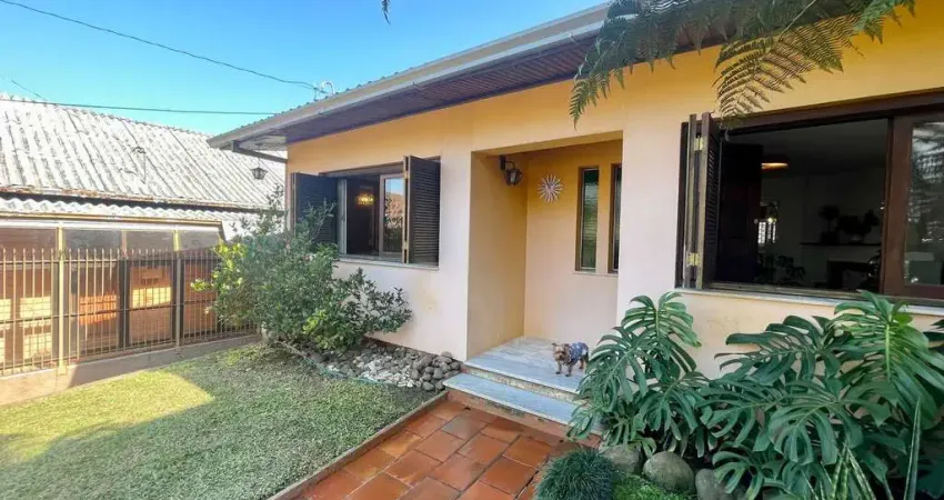 Casa com 3 quartos à venda na Rua Antônio Ártico, --, Centro, Caxias do Sul