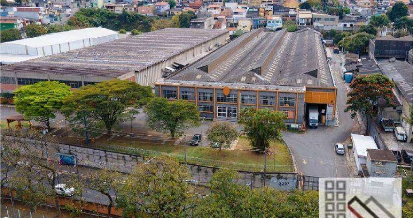 GALPÃO COMERCIAL/INDUSTRIAL (8.100m²), 12 BANHEIROS, 14 VAGAS. A 20 MINUTOS DO AEROPORTO DE CUMBICA