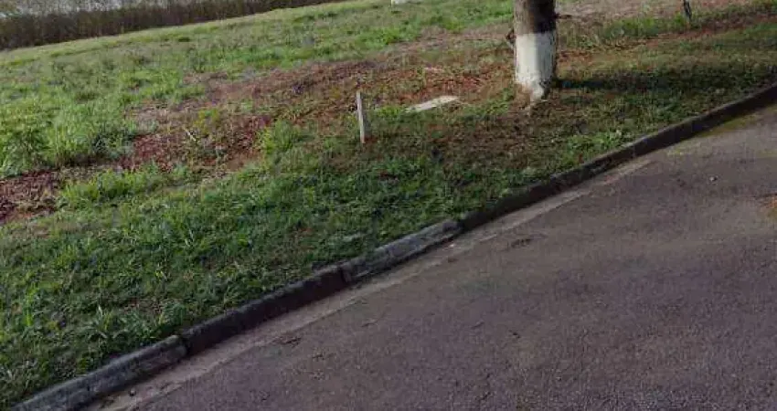 LOTE (800m³). VENHA CONSTRUIR A SUA CASA DOS SONHOS DENTRO DE UM CONDOMÍNIO COM MUITO VERDE