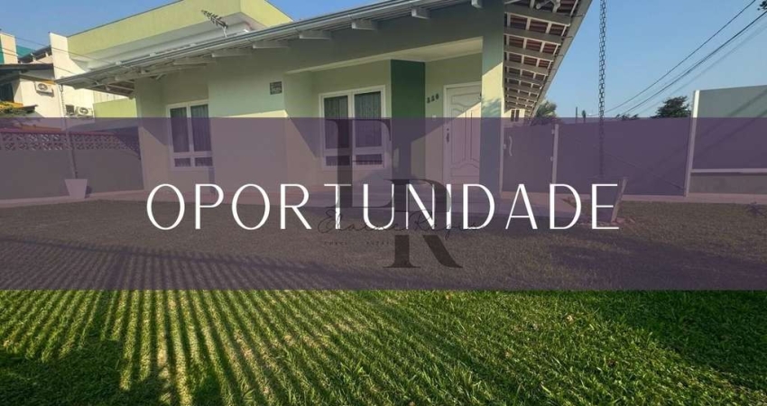 Casa Plana à Venda com Amplo Jardim e Piscina | Sol o Dia Todo | Estuda Permuta