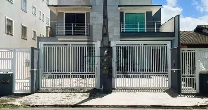 Sobrado geminado no Jardim Sofia: 3 quartos, piscina, churrasqueira e 4 vagas de garagem! Uma oportunidade única em Joinville-SC!