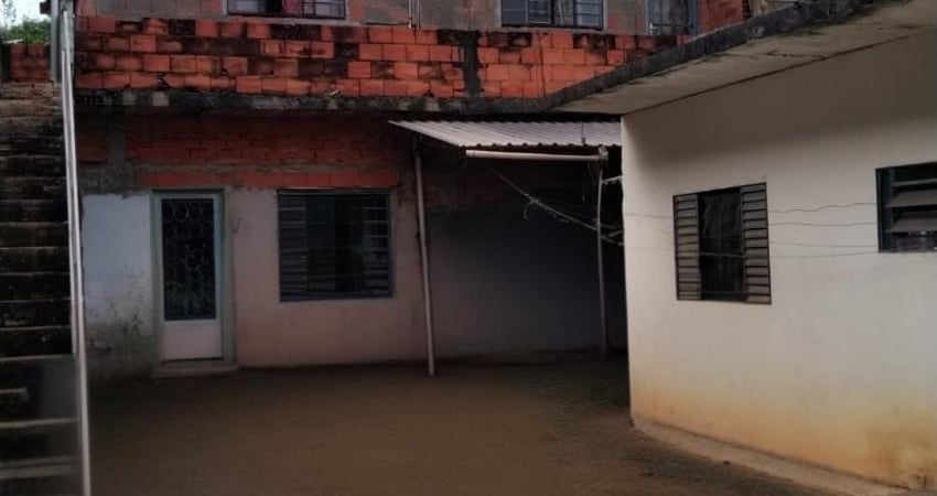 Imovel com 3 moradias para Renda