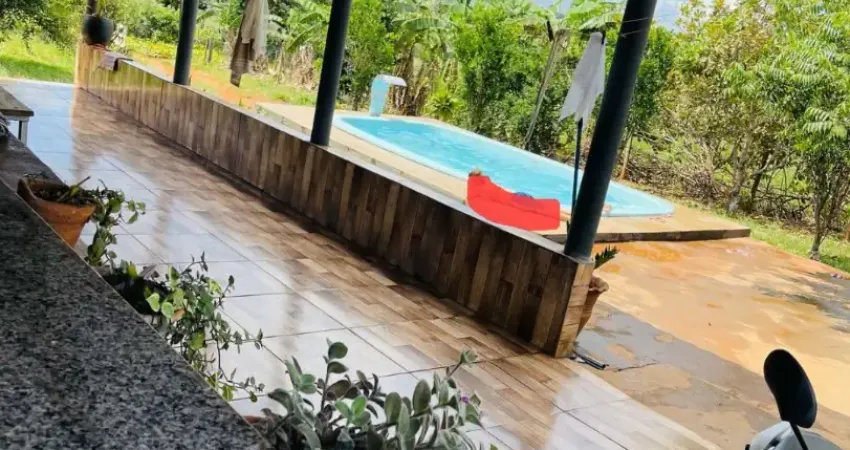 Vende-se chácara de 8.000 m² localização: entre anápolis e nerópolis – apenas 10 km de anápolis (sendo 2 km de estrada de chão) ideal para lazer e descanso!