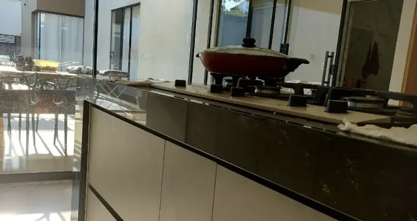 Cidade de nerópolis/centro -3 quartos com suítes, sendo o quarto principal com closet • terreno medindo 449m