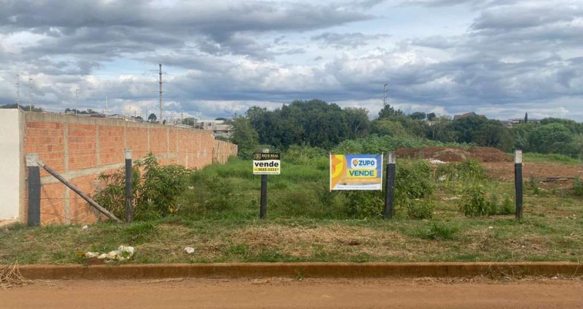 Terreno à venda na Rua Indonésia, Conradinho, Guarapuava