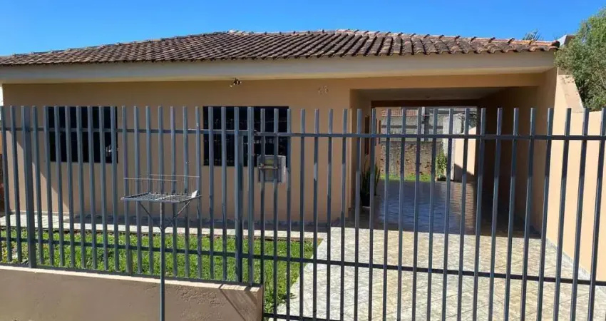 Casa para Venda em Guarapuava, Santa Cruz, 3 dormitórios, 1 suíte, 1 banheiro, 2 vagas