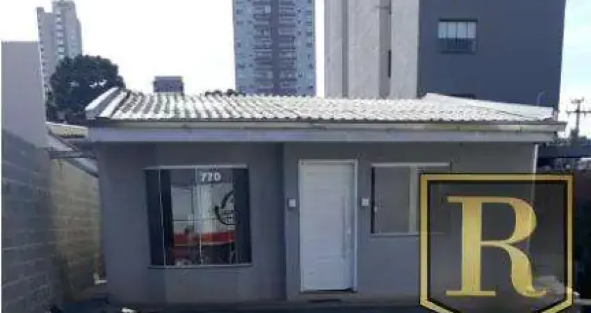 Casa para Locação em Guarapuava, Trianon, 3 dormitórios, 1 banheiro, 2 vagas