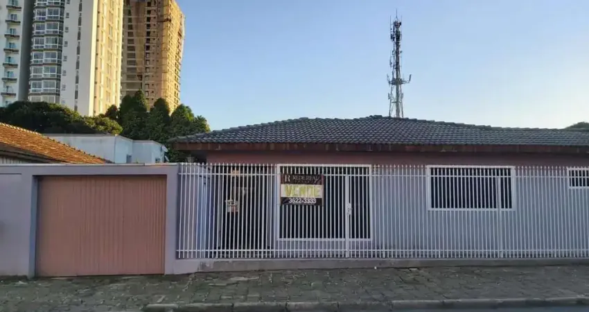 Casa para Venda em Guarapuava, Batel, 3 dormitórios, 2 suítes, 2 banheiros, 4 vagas