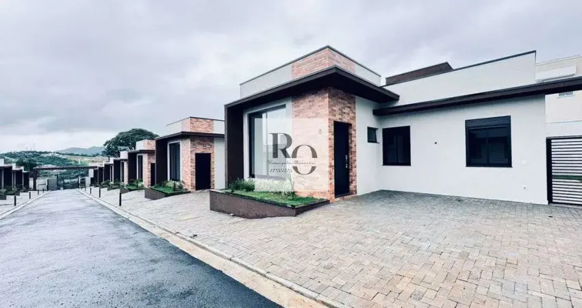 Casa térrea em Condomínio por R$ 980.000 na Vila Petrópolis/ Atibaia