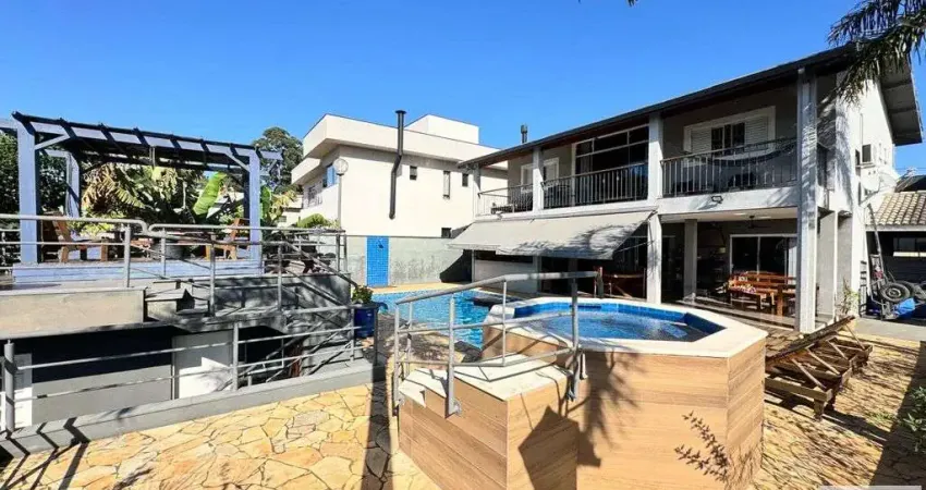 Linda casa em condominio de alto padrão com 4 suítes em atibaia