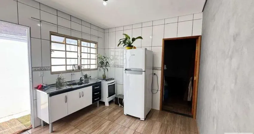 Casa com 1 dormitório com salão, banheiro e cozinha Jardim Maristela II -Atibaia
