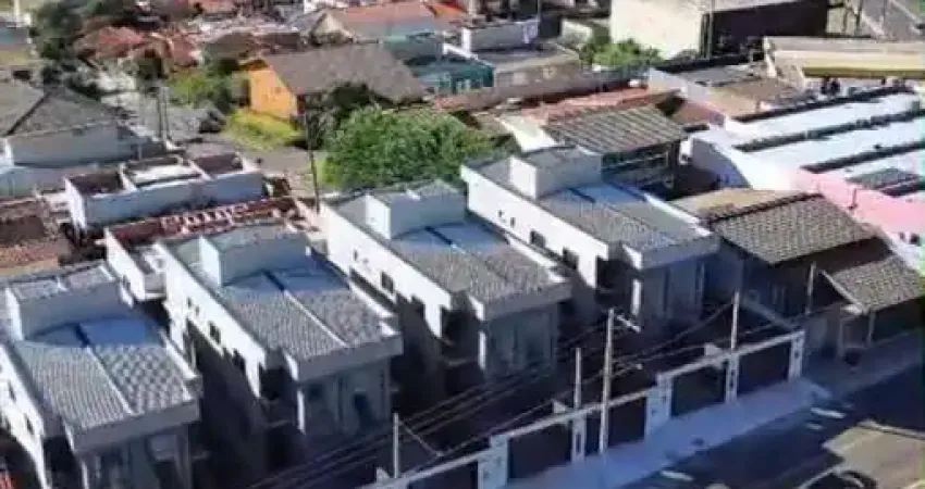 CONJUNTO 8 CASAS GEMINADAS, TODAS COM FRENTE PARA RUA AO LADO DA LUCAS NOGUEIRA