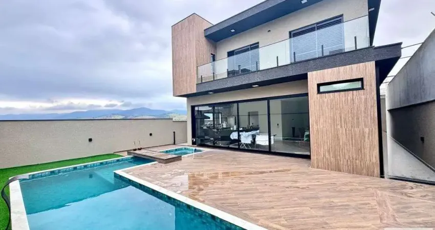 Linda casa em condomínio com fachada imponente, cômodos amplos e integrados