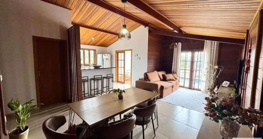 Casa estilo chácara em condomínio com 500 metros terreno e 200 metros construída