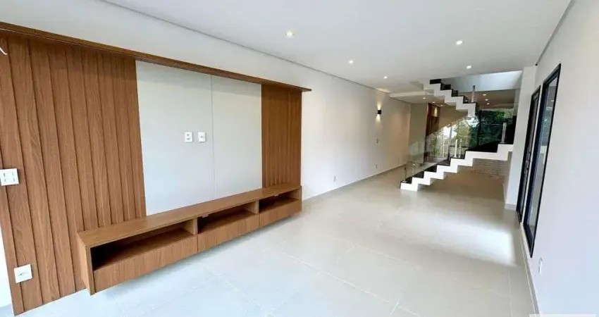 Excelente casa construída com muito capricho, oferecendo conforto e bom gosto.