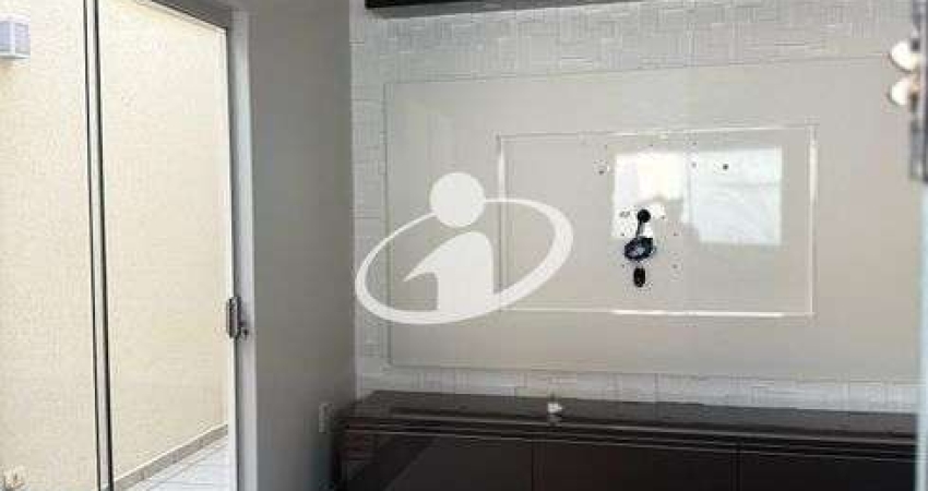 Casa com 3 quartos para alugar no Alto Umuarama, Uberlândia 